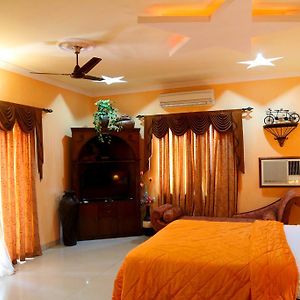 Executive Deluxe A or c Room